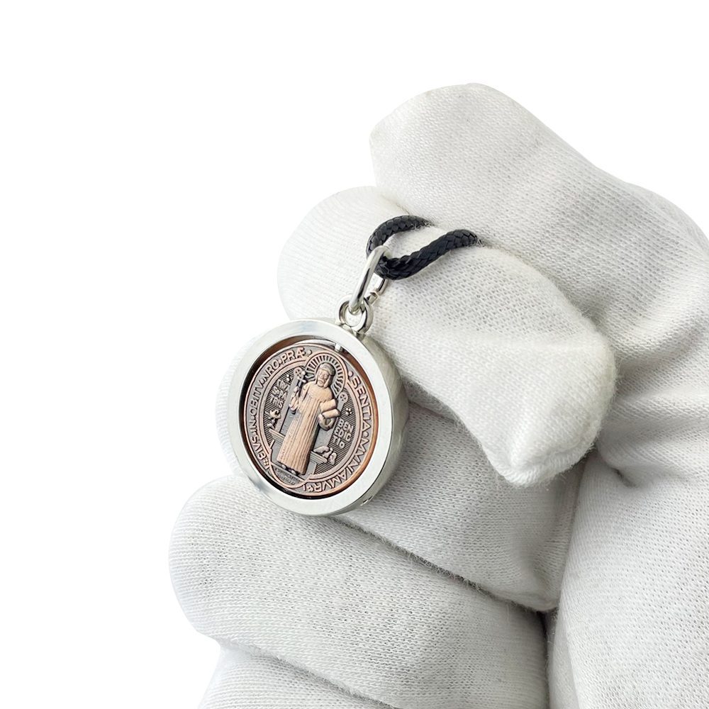 Jewelry & Watches Spółka Z Ograniczoną Odpowiedzialnością - Kalung Medali Santo Benediktus Baru, Liontin