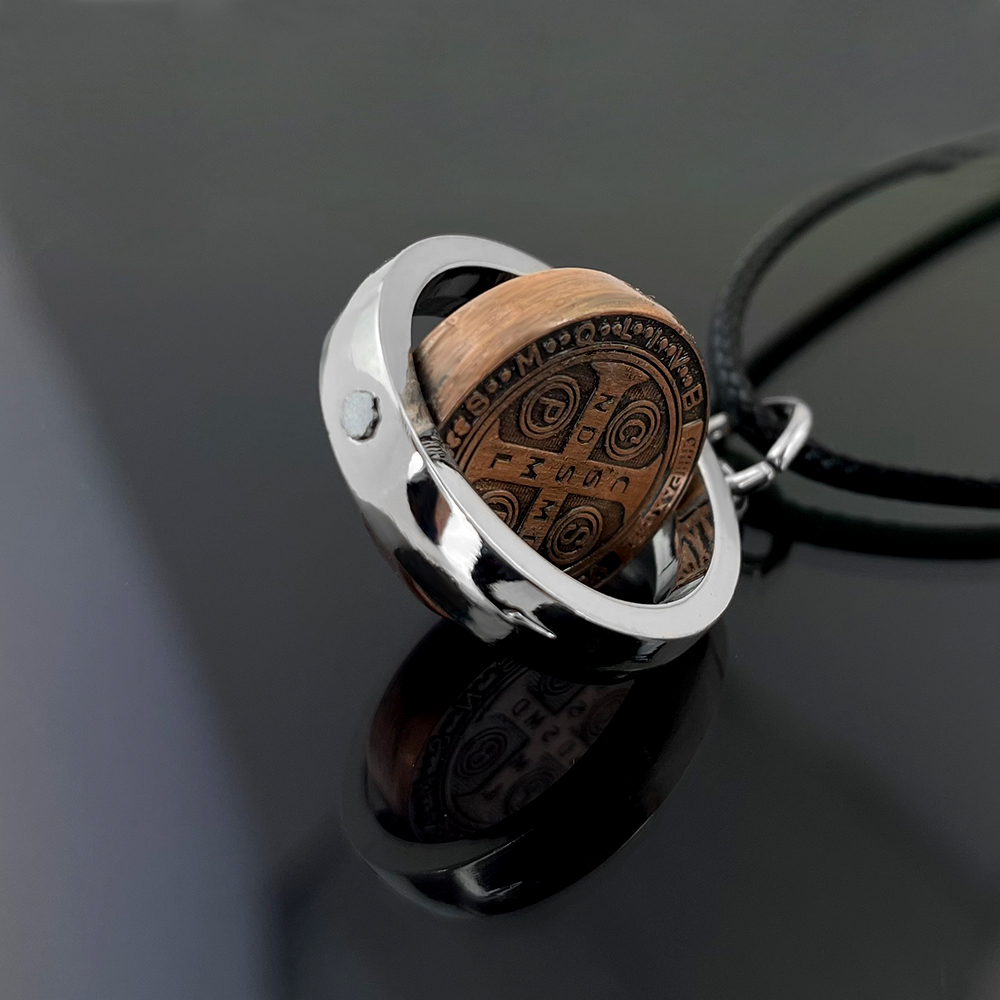 Kalung Medali Santo Benediktus - Jewelry & Watches Spółka Z Ograniczoną Odpowiedzialnością ulasan dan harga